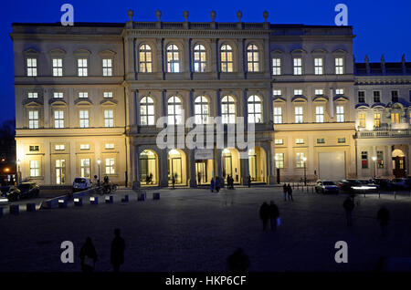 Die beleuchtete "Palais Barberini" "Alter Markt" in Potsdam-Museum Ausstellung Stockfoto