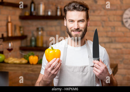 Mann in der Küche Stockfoto