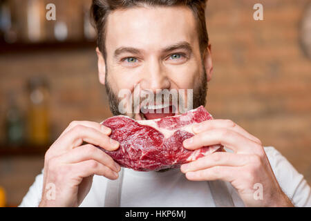 Mann mit Fleisch Stockfoto