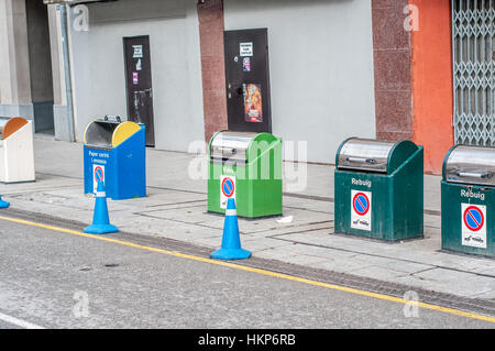 U-Bahn, die recycling-Behälter, Vic, Barcelona, Katalonien, Spanien Stockfoto