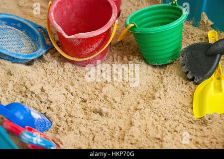 Kinderspielzeug in den Sand Stockfoto