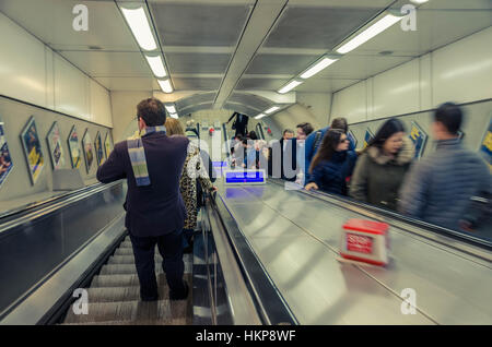 Rolltreppen Shepherds Bush Londoner u-Bahnstation. Stockfoto