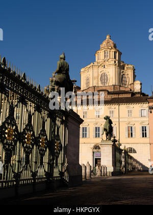 TURIN, Italien, 24. Januar 2017: Die königliche Kirche von San Lorenzo von Guarino Guarini. Stockfoto