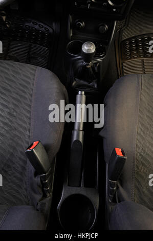 Nahaufnahme von Hand zu brechen in moderne Fließheck Auto Stockfoto