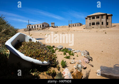 Kolmanskop, Coleman's Hill, Kolmannskuppe, Ghost Town, Wüste Namib, Namibia, im Süden von Monika Hrdinova/Dembinsky Foto Assoc Stockfoto