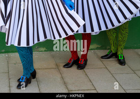 Menschen in der Maske Verkleidung im Karneval. Insel Burano. Venedig, Italien. Stockfoto