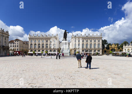 NANCY, FRANKREICH, 5. AUGUST 2016. Gebäude auf den Stanislas legen in Nancy die goldene Stadt. Stockfoto