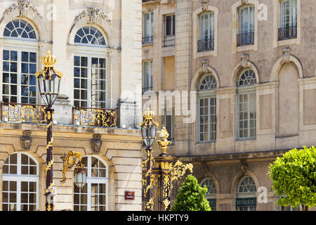 NANCY, FRANKREICH, 5. AUGUST 2016. Gebäude auf den Stanislas legen in Nancy die goldene Stadt. Stockfoto