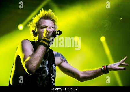 Padua, Italien. 29. Januar 2017. Padua, 28. Januar 2017. SUM 41 '' nicht nennen es eine Summe-Back-Tour ". SUM 41 wieder auf die Bühne der Grand Theater Geox Padua für "ihre nennen es keine Summe-Back-Tour". Auf dem Bild Deryck Whibley (Stimme) Credit: Roberto Silvino/Pacific Press/Alamy Live News Stockfoto