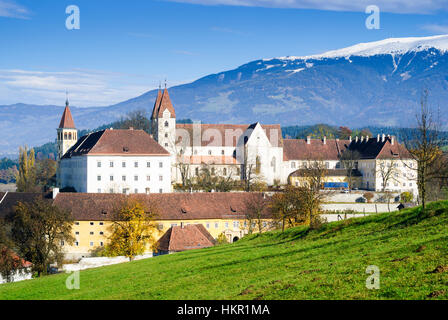 St. Paul Im Lavanttal: Benediktiner Kloster St. Paul, im Hintergrund die Bergkette Koralpe, Kärnten, Kärnten, Österreich Stockfoto