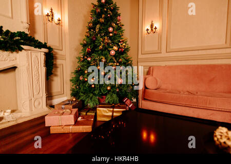Weihnachtsbaum zu Hause Stockfoto