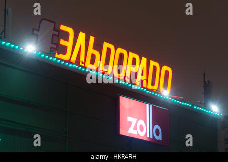 Moskau, Russland - November 17.2016. Eldorado - große Elektronik-Geschäft und Haushaltsgeräte und Zollo - Bekleidungsgeschäft Stockfoto