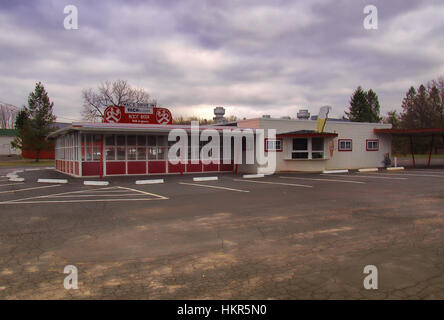 Waterloo, New York, USA. 11. Januar 2017. Mac "Drive Inn, ein altes altmodische Burger-Restaurant geschlossen für den Winter Stockfoto