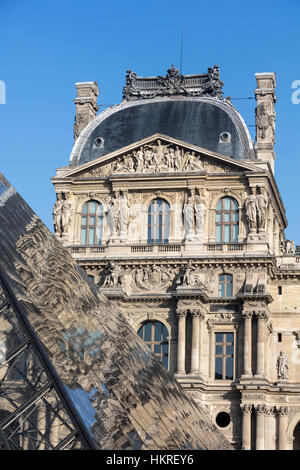 Louvre-Palast, das Museum und Pyramide, Paris, Frankreich Stockfoto