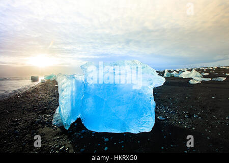 Gletschersee Jökulsárlón Gletschersee, Vatnajökull National Park im Südosten von Island - Eisberge auf Diamond Beach Stockfoto