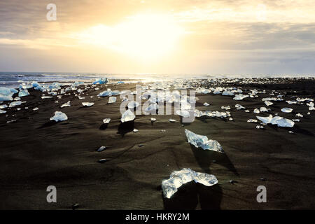 Gletschersee Jökulsárlón Gletschersee, Vatnajökull National Park im Südosten von Island - Eisberge auf Diamond Beach Stockfoto