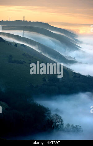 Tief liegende Nebel unter der South Downs an Devil es Dyke, Sussex. UK Stockfoto