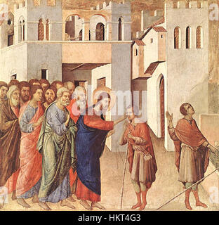 Duccio di Buoninsegna's Gemälde „Heilung des Blinden“ zeigt das Wunder, dass Christus einen Blinden heilt. Dieses Werk, ein Paradebeispiel für Kunst der frühen Renaissance, zeigt Duccios delikaten Umgang mit Figuren und die Nutzung des Raumes, um die spirituelle Bedeutung der biblischen Szene zu vermitteln. Stockfoto