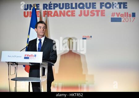 Paris, Frankreich. 29. Januar 2017. Der ehemalige französische Premierminister Manuel Valls hält eine Rede in Paris, Frankreich. Benoît Hamon, ehemaliger Bildungsminister und traditionellen linker, am Sonntag wurde der linken Kandidat für Frankreichs bevorstehenden Präsidentschaftswahlen nach einem Sieg über seinen Rivalen Manuel Valls in der primären Stichwahl Teilergebnisse zeigten. Bildnachweis: Nicolas Aurier/Xinhua/Alamy Live-Nachrichten Stockfoto