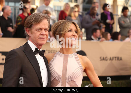 Los Angeles, USA. Januar 2017. William H. Macy und Felicity Huffman bei Den 23. Annual Screen Actors Guild Awards im Shrine Auditorium in Los Angeles, Kalifornien. Kredit: Faye Sadou/MediaPunch Stockfoto