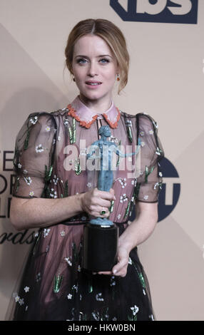 Los Angeles, Kalifornien, USA. 29. Januar 2017. Schauspielerin Claire Foy, Gewinner des herausragenden weiblichen Schauspieler in einer Drama-Serie-Award für "The Crown,' Posen im Presseraum während der 23. Annual Screen Actors Guild Awards in der Schrein Expo Hall am 29. Januar 2017 in Los Angeles, Kalifornien. Bildnachweis: Ringo Chiu/ZUMA Draht/Alamy Live-Nachrichten Stockfoto