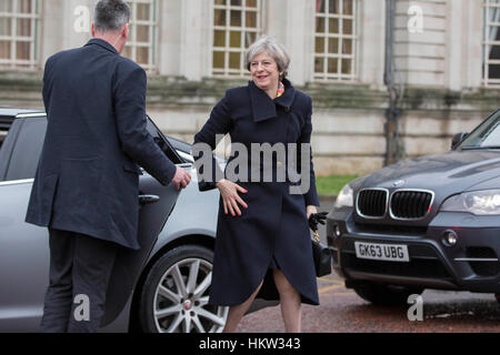 Cardiff, Wales, UK, 30. Januar 2017. UK Premierminister Theresa May kommt in Cardiff City Hall für Brexit Gespräche mit dezentralen Staats-und Regierungschefs.   Bildnachweis: Mark Hawkins/Alamy Live-Nachrichten Stockfoto