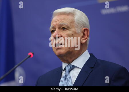 Bukarest, Rumänien. 30 Jan, 2017. teodor viorel Melescanu, rumänische Minister für auswärtige Angelegenheiten spricht bei einer Pressekonferenz. Credit: Gabriel petrescu/alamy leben Nachrichten Stockfoto