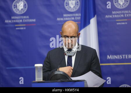 Bukarest, Rumänien. 30. Januar 2017. Harlem Désir, französischer Staatssekretär für europäische Angelegenheiten spricht auf einer Pressekonferenz. Bildnachweis: Gabriel Petrescu/Alamy Live-Nachrichten Stockfoto