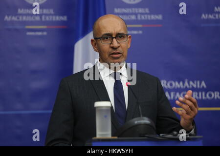 Bukarest, Rumänien. 30. Januar 2017. Harlem Désir, französischer Staatssekretär für europäische Angelegenheiten spricht auf einer Pressekonferenz. Bildnachweis: Gabriel Petrescu/Alamy Live-Nachrichten Stockfoto