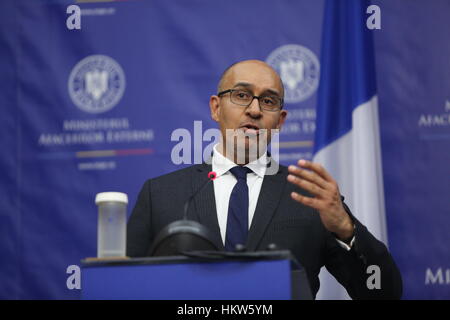 Bukarest, Rumänien. 30. Januar 2017. Harlem Désir, französischer Staatssekretär für europäische Angelegenheiten spricht auf einer Pressekonferenz. Bildnachweis: Gabriel Petrescu/Alamy Live-Nachrichten Stockfoto