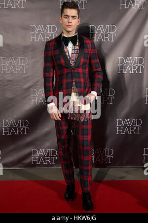 New York City, USA. 30. Januar 2017. Ein Modell posiert bei der Präsentation von David Hart während der New York Fashion Woche Männer F/W 2017 bei Dune Studio Credit: Ovidiu Hrubaru/Alamy Live News Stockfoto