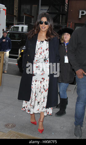 New York City, USA. 30. Januar 2017. Schauspielerin Priyanka Chopra unterwegs in New York City zu sehen. Bildnachweis: MediaPunch Inc/Alamy Live-Nachrichten Stockfoto