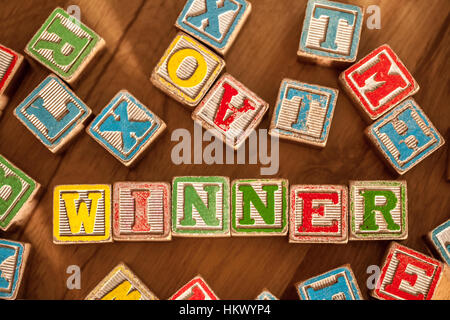 Vintage Kinder Holzblöcke buchstabieren das Wort Gewinner Stockfoto