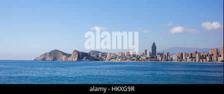 Scape Stadtpanorama, Skyline der Stadt und Wolkenkratzern. Benidorm, Spanien Stockfoto