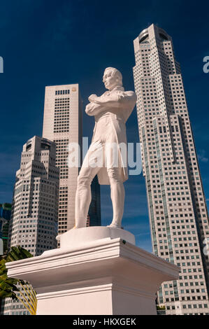 Sir Stamford Raffles Statue und Central Business District-Singapur Stockfoto