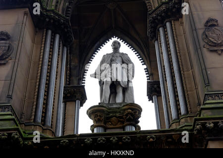 Albert Memorial (Thomas Worthington & Matthew Noble, 1869) Albert Square, Rathaus von Manchester, Manchester, UK. Stockfoto