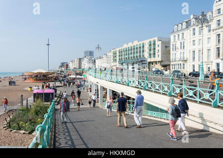 Beach Promenade, Kings Road Bögen, Brighton, East Sussex, England, Vereinigtes Königreich Stockfoto