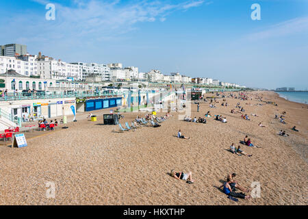 Blick auf Strand von Pier von Brighton, Brighton, East Sussex, England, Vereinigtes Königreich Stockfoto