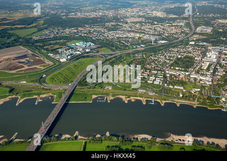 Autobahnbrücke über den Rhein, A1, in der Nähe von Leverkusen, Rheinland, North Rhine-Westphalia, Germany Stockfoto