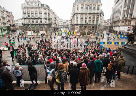 Brüssel, Belgien. 30. Januar 2017. Einen Überblick über den Protest in Brüssel gegen die muslimischen Verbot des Präsidenten Trump in den USA. Bildnachweis: Frederik Sadones/Pacific Press/Alamy Live-Nachrichten Stockfoto