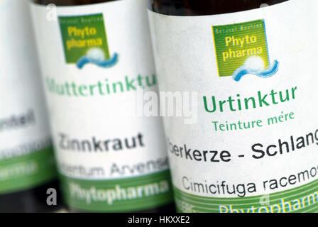 Tinkturen von Pflanzen Stockfoto