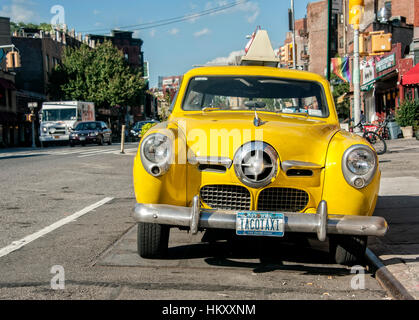 Studebaker Champion, Tacotaxi, Vintage Yellow Cab vor dem Restaurant Caliente Fahrerhaus, 7th Avenue South, Greenwich Village Stockfoto