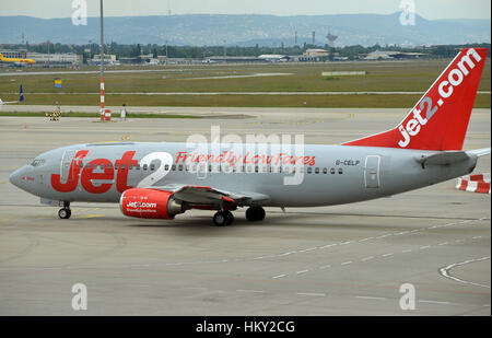 Boeing 737-330 der Fluggesellschaft Jet 2 in Ferenc Listz internationalen Flughafen Budapest Ungarn Stockfoto