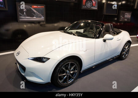 Brüssel - 12. Januar 2016: Mazda MX-5 auf dem Display auf dem Brüsseler Autosalon. Stockfoto