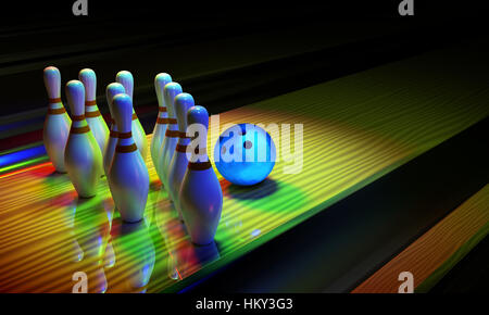 Glänzende Bowling-Kugel und Kegeln auf der Kegelbahn. Dunkle Szene mit leuchtenden Farben Regenbogen. Stockfoto