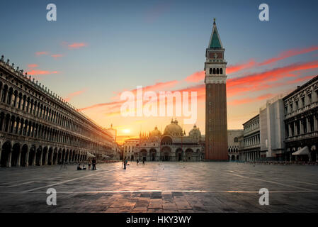 Piazza San Marco in Venedig bei Sonnenaufgang, Italien Stockfoto