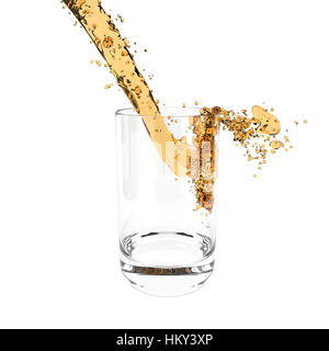 Orangefarbene Flüssigkeit in Glas gießen. Isoliert auf dem weißen. Stockfoto