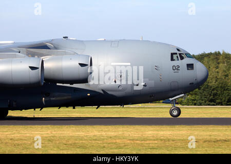 GILZE RIJEN, Niederlande - ungarische Luftwaffe Boeing c-17 Globemaster III durchstarten. Das Flugzeug gehört zur SAC und wird von einem Konsortium aus 12 verwendet Stockfoto