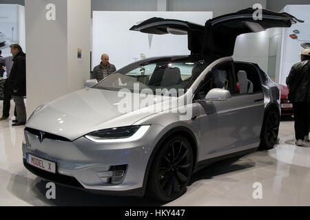 Brüssel - 19. Januar 2017: Tesla Model X auf dem Display an der Motor Show in Brüssel. Stockfoto