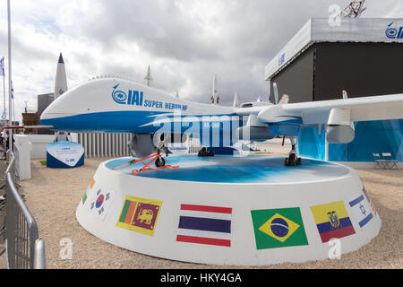 PARIS-LE BOURGET - 18. Juni 2015: IAI Super Heron Schweröl multi-Role unmanned aerial vehicles (UAV) auf dem Display an der 51. International Paris Air sh Stockfoto